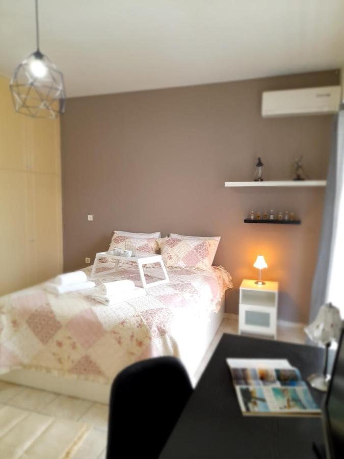 Irinis Apartment In カラマタ エクステリア 写真