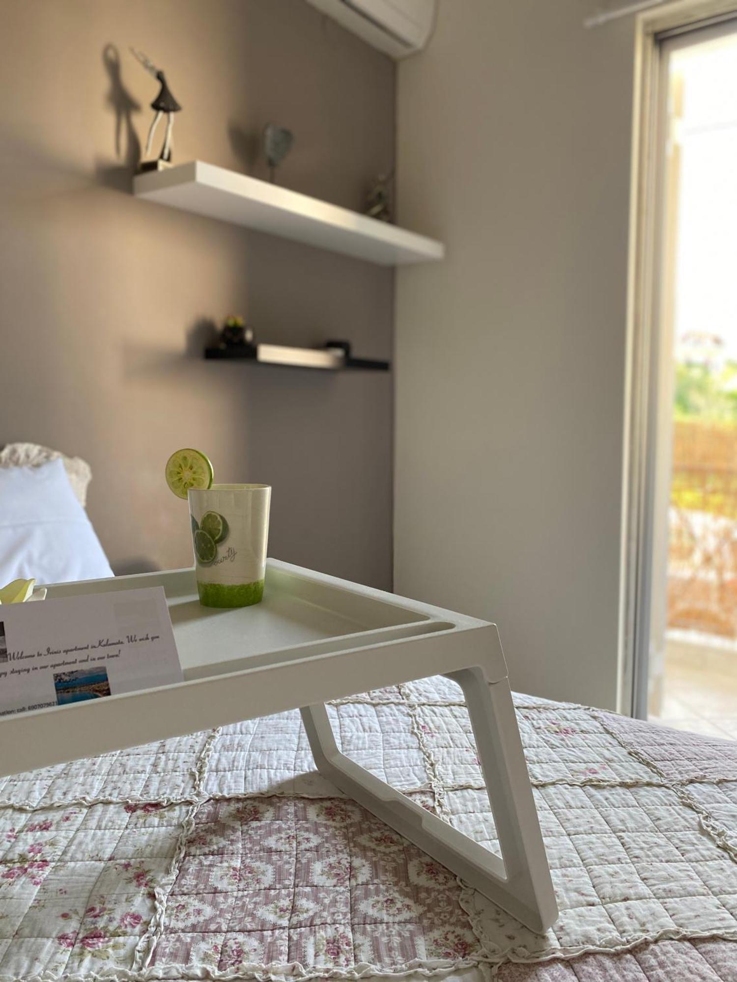 Irinis Apartment In カラマタ エクステリア 写真